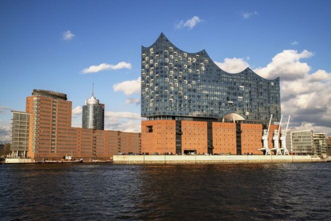 Hamburg: Elbe Riverside Private Guided Walking Tour - Exploring Hamburgs Architectural Gems