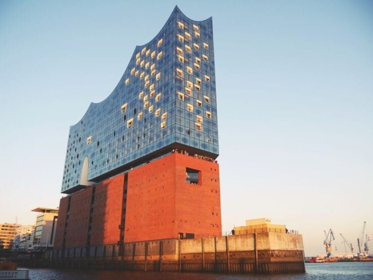 Hamburg: Elphi Plaza Guided Tour With Störtebeker Beer - Visit to the Concert Halls of Elbphilharmonie