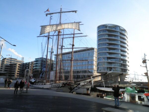 Hamburg: Exclusive Tour by Limousine With Chauffeur - The Sum Up