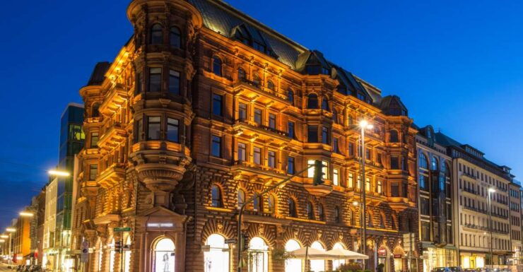 Hamburg: First Discovery Walk and Reading Walking Tour - Activity Details