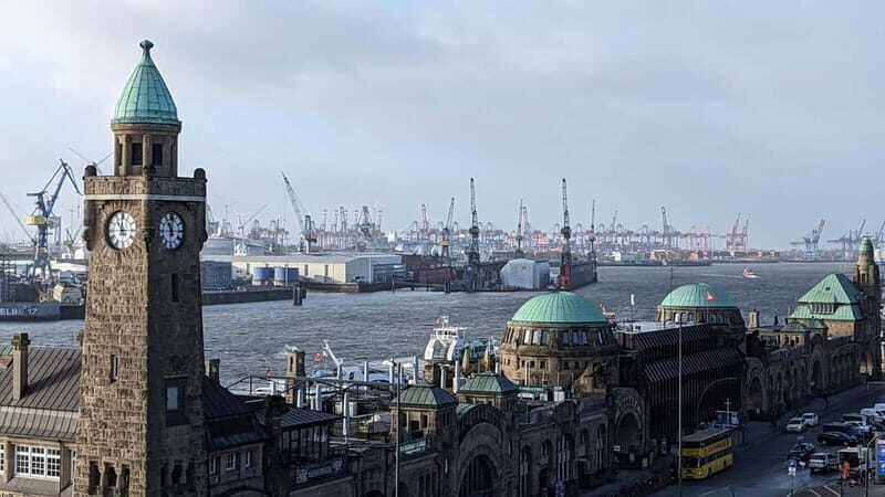 Hamburg: Guided Tour in French, the essentials in 2,5 hours! - Exploring Hamburg: A Practical and Authentic Overview
