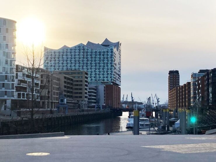 Hamburg: Guided Walking Tour in Danish - Experience Highlights