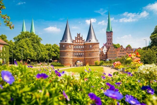 Hamburg: Hamburg and Lübeck City Highlights Private Day Tour - Related Tours in Hamburg