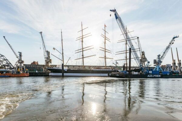 Hamburg: Harbor Cruise With Wine and Cheese - Cruise Details