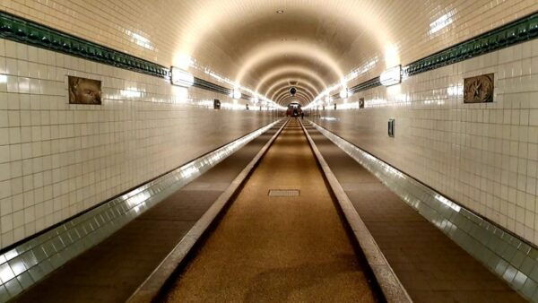 Hamburg: Harbour Highlights Self-Guided Discovery Walk - Discover the History