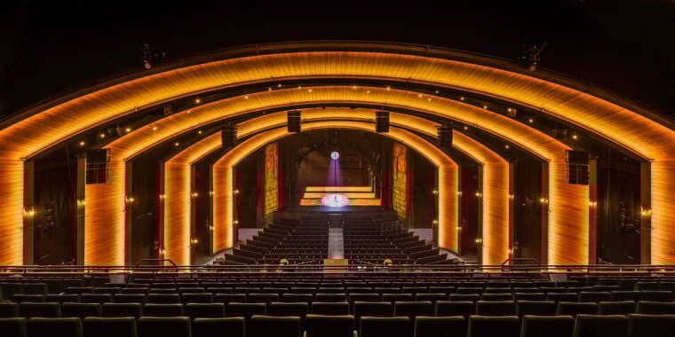 Hamburg: Harry Potter and the Cursed Child Theater - The Stagecraft and Visual Effects