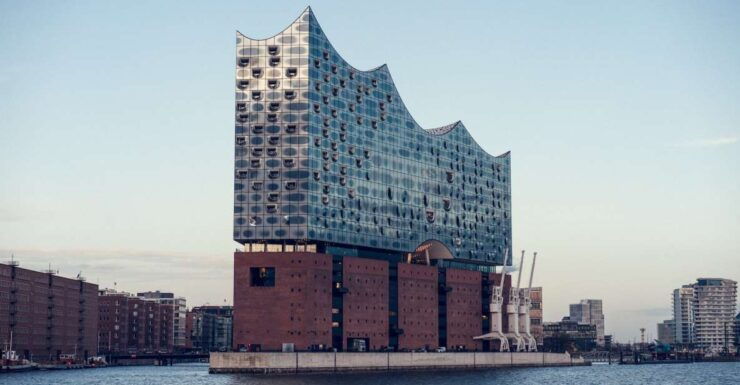 Hamburg: Heart of the City Sightseeing and Photo Tour - Activity Details