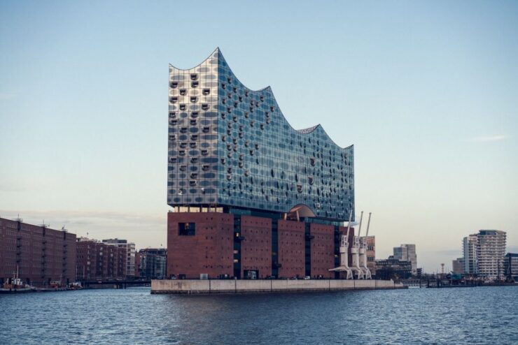 Hamburg: Heart of the City Sightseeing and Photo Tour - Experience Highlights