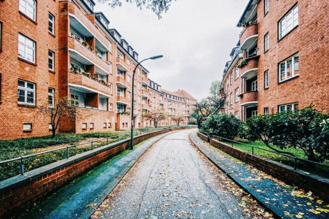 Hamburg: Highlights Self-Guided Scavenger Hunt and City Tour - Full Tour Description