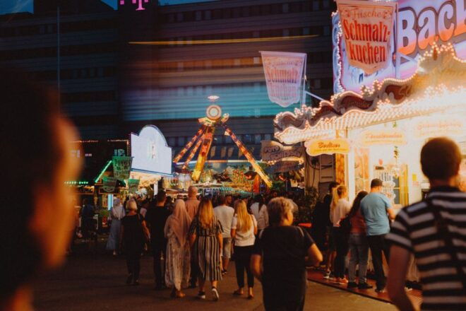 Hamburg: Historic Tour of 4 Christmas Markets - Jungfernstieg Christmas Market