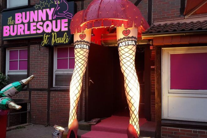 Hamburg: In the Footsteps of "Olivia" Reeperbahn Tour - Experience With a Local Guide