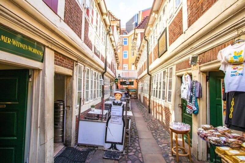 Hamburg: In the footsteps of the Beatles with a Local - Starting Point and Duration
