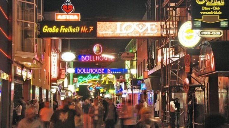 Hamburg: Individual St. Pauli Night Tour with Sexy Dancer - FAQ