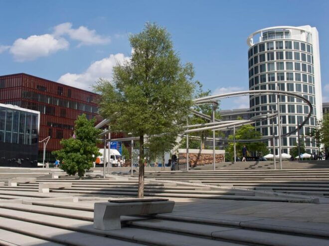Hamburg: Insta-Perfect Walk With a Local - Local Guide Insights