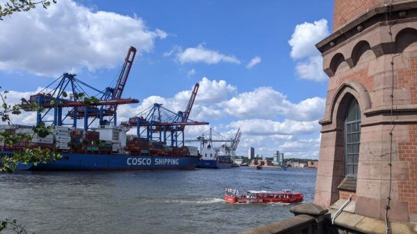 Hamburg: Jan Fedder, Self-Guided City Tour in His Footsteps - Exploring Hamburgs Landmarks
