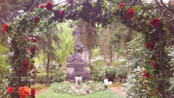 Hamburg: Jan Fedder, Self-Guided City Tour in His Footsteps - Discovering Jan Fedders Legacy