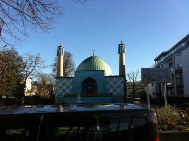 Hamburg: Line F Hop-On Hop-Off Bus and Boat Tour - Activity Availability