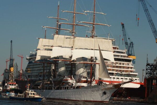 Hamburg: Line F Hop-On Hop-Off Bus and Boat Tour - Directions