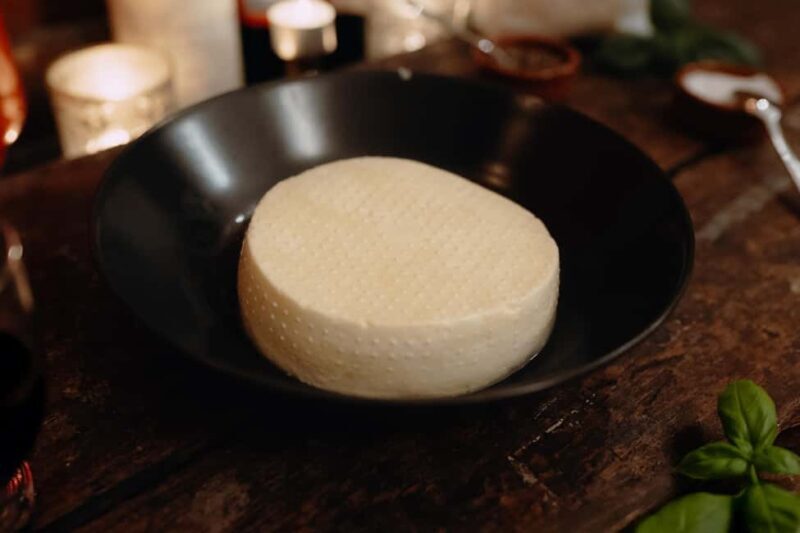 Hamburg: Mozzarella course with accompanying wines - Authenticity and Unique Features