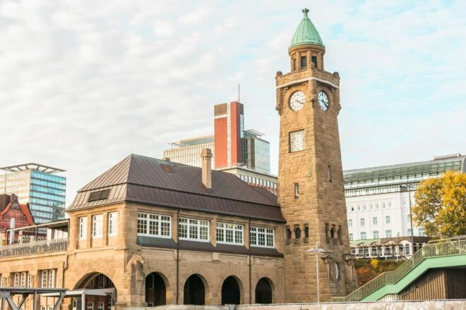 Hamburg: Nachtwächtertour Von St. Pauli Auf Deutsch - Select Participants and Date