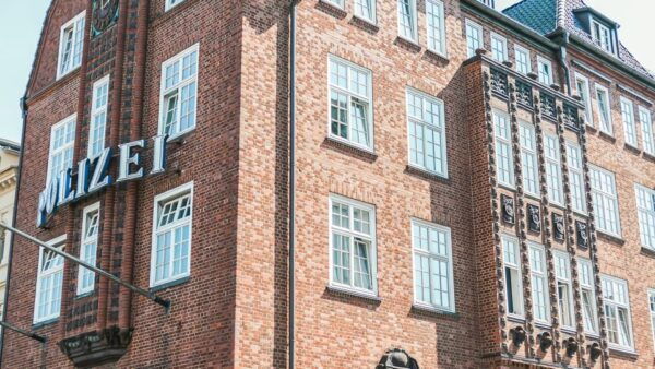 Hamburg: Nachtwächtertour Von St. Pauli Auf Deutsch - Common Questions