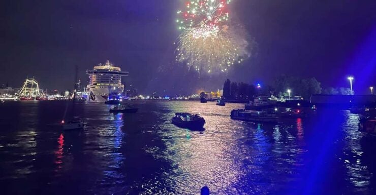 Hamburg: New Years Eve Harbour Cruise - Experience Highlights