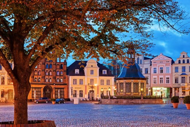 Hamburg Old Town Highlights Private Walking Tour - Attractions to Visit