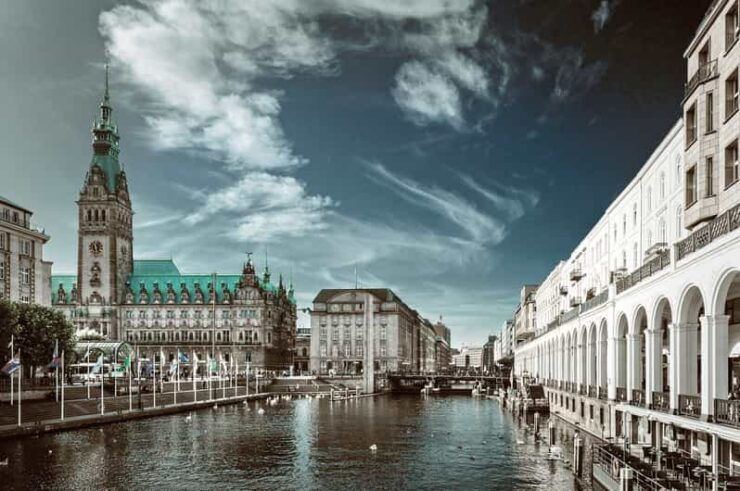 Hamburg - Old Town: Modern Scavenger Hunt - Key Points