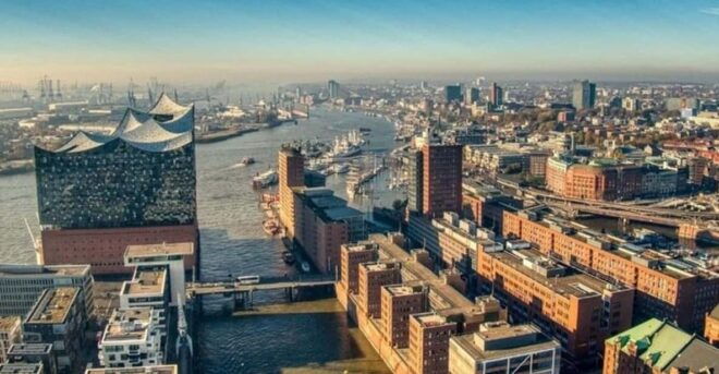 Hamburg : Old Town Walking Tour With a Guide - Customization Options