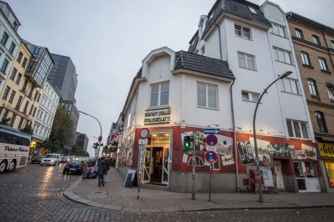 Hamburg: Olivia Jones Tour With Iconic Barker Fabian - Customer Reviews