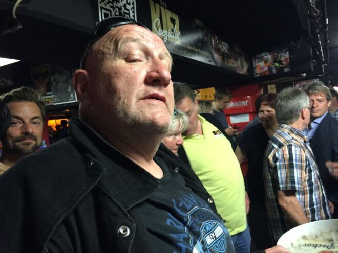 Hamburg: Original Kiez Tour in German With Eddy Kante - Participant and Date Selection