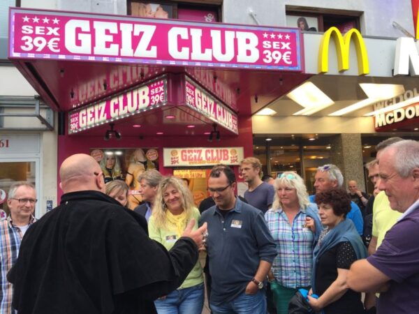 Hamburg: Original Kiez Tour in German With Eddy Kante - The Sum Up