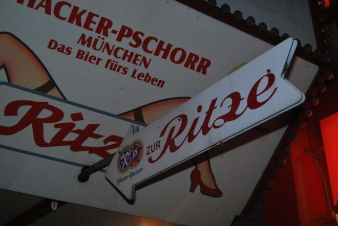 Hamburg: Private 1.5-Hour Walking Tour of St. Pauli - Inclusions
