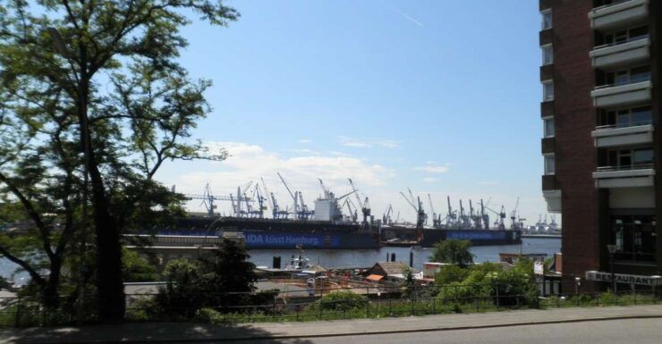 Hamburg: Private 2-Hour Guide Hire for Your Tour Bus - Experience Highlights