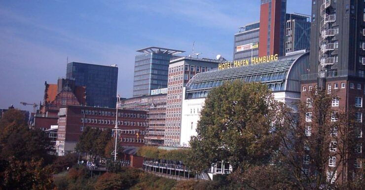 Hamburg: Private 75-Minute Tour of St. Pauli - Experience Highlights