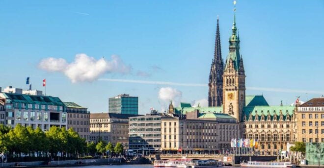 Hamburg: Private Architecture Tour With a Local Expert - Hamburgs Architectural History and Creative Contributions