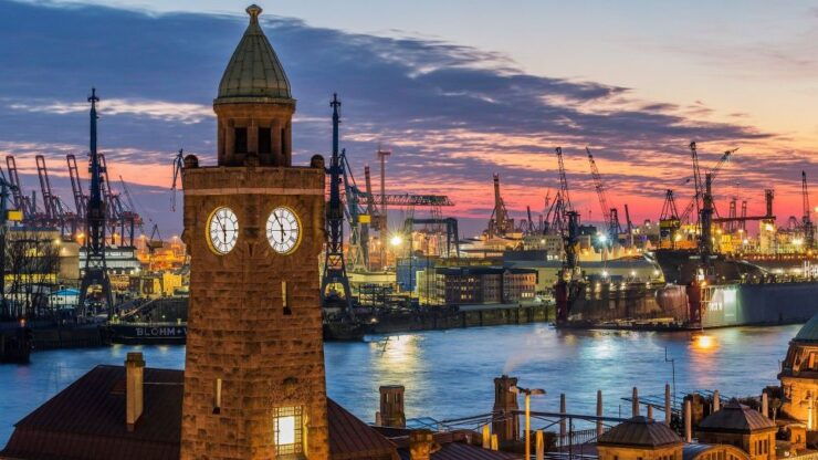 Hamburg: Private Christmas Market Tour - Magical Atmosphere of Hamburgs Christmas Market