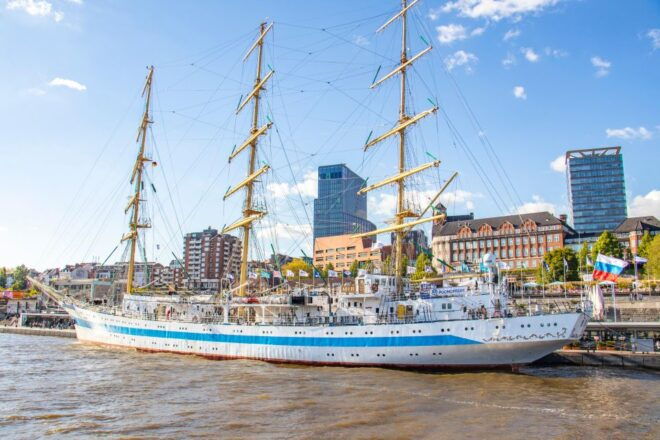 Hamburg: Private Exclusive History Tour With a Local Expert - Exploring Hamburgs Architecture, Culture, and Dialect