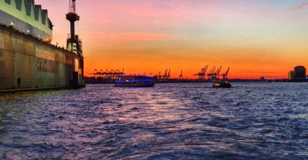 Hamburg: Private Harbor Tour by Boat - Similar Activities in Hamburg