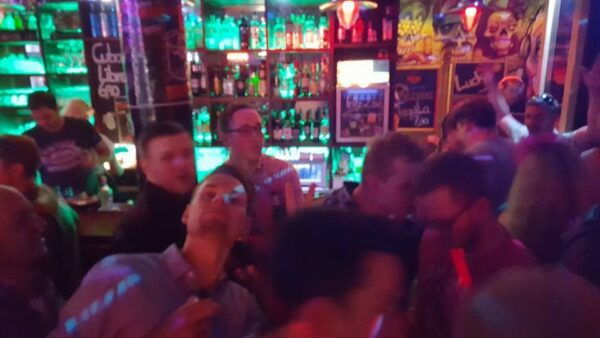 Hamburg: Private Premium Pub Crawl - Perfect for Celebrations or Colleague Dinners