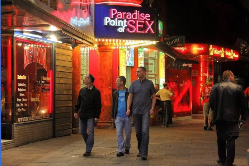 Hamburg: Private St. Pauli History & Highlights Walking Tour - Why This Tour Works Well
