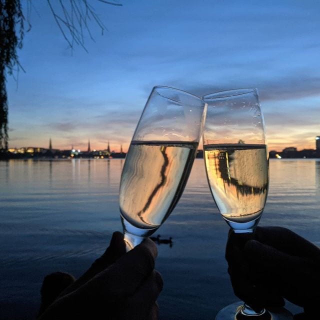 Hamburg: Private Sunset Van Tour With Welcome Drink - Tour Details and Logistics