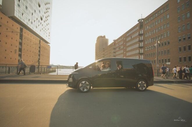 Hamburg: Private Sunset Van Tour With Welcome Drink - Tour Itinerary