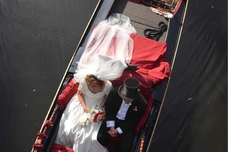 Hamburg: private Tour in the royal Venetian Alstergondel - Good To Know