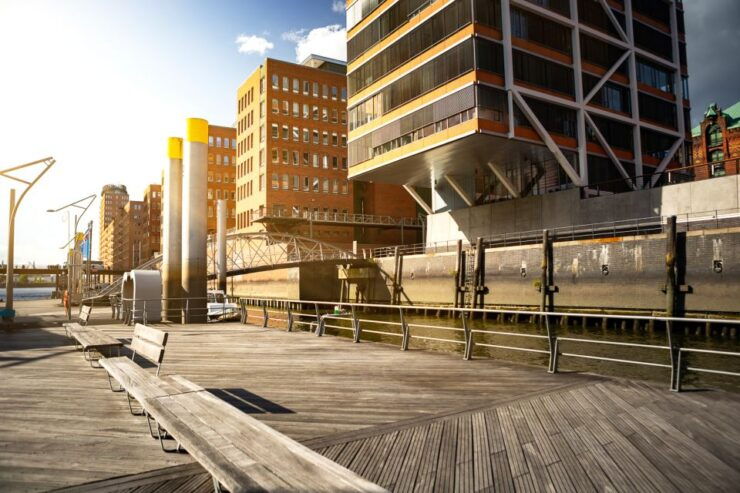 Hamburg: Reeperbahn, Port, & Fish Market Morning Tour - Tour Experience