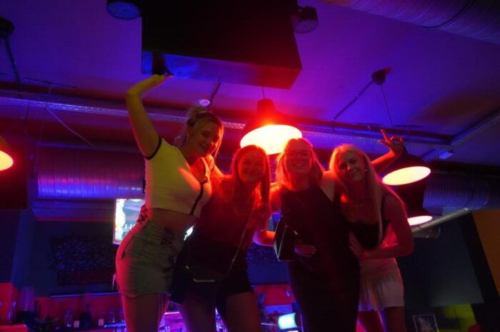 Hamburg: Reeperbahn Pub Crawl with Shots and Games - Practical Tips for Your Night Out