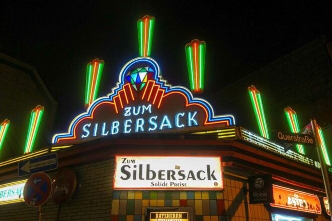 Hamburg: Reeperbahn Quickie, The Short & Sexy St. Pauli Tour - Select Participants and Date