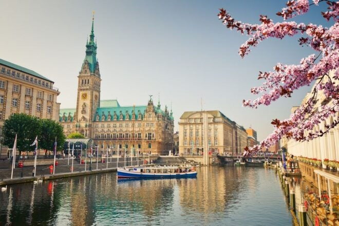 Hamburg: Scenic Guided Tour by Private Car for 2 or 4 Hours - Tips for Customizing Your Tour