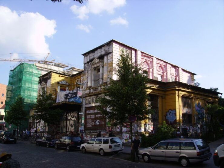 Hamburg: Schanzenviertel & Karolinenviertel 2-Hour Tour - Tour Highlights