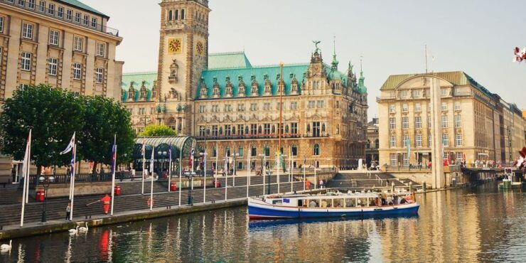 Hamburg: Self-guided Smartphone Old Town Tour - Tour Experience Highlights